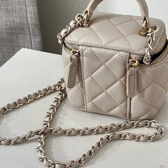 Chanel Handbag - Picture 4 of 5